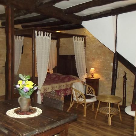 Gites Des 3 Vallees Salignac Eyvigues Exterior photo